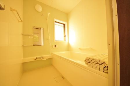 Bathroom. Indoor (12 May 2013) Shooting, This is a system bus of 1 square meters size with a window. 