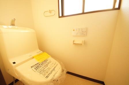 Toilet. Indoor (12 May 2013) Shooting, 1st floor ・ Both second floor is a toilet with a bidet. 