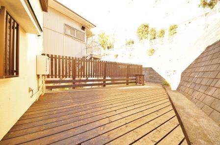 Garden. Local (12 May 2013) Shooting, Wood deck is laid with garden. 