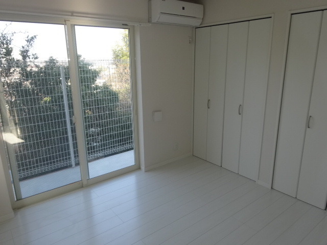 Living and room. Clean rooms