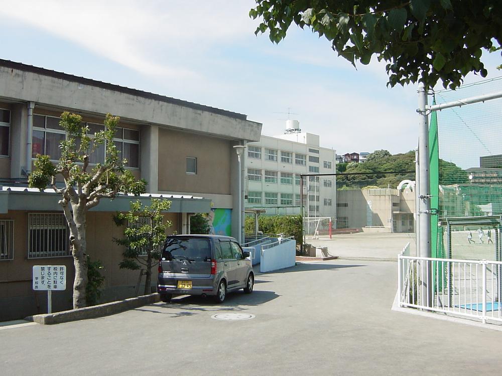 Junior high school. 1160m to Yokohama Municipal Konan Junior High School