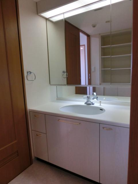 Wash basin, toilet