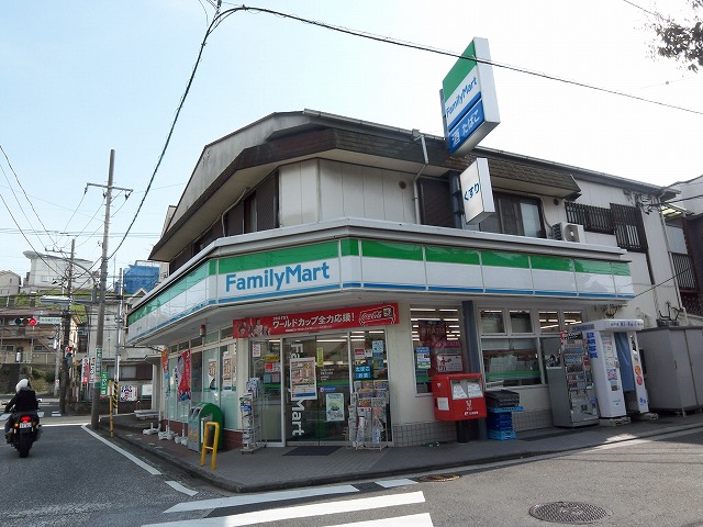 Convenience store. 20m to FamilyMart Futaba Okubo store (convenience store)