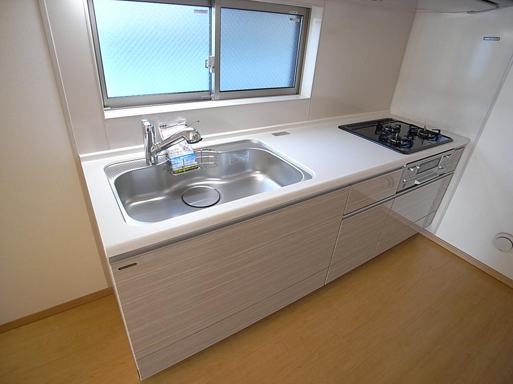 Kitchen. Easy-to-use system Kitchen. Indoor (11 May 2013) Shooting