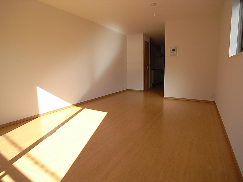 Living. Living is the plugging of sunshine. Indoor (11 May 2013) Shooting