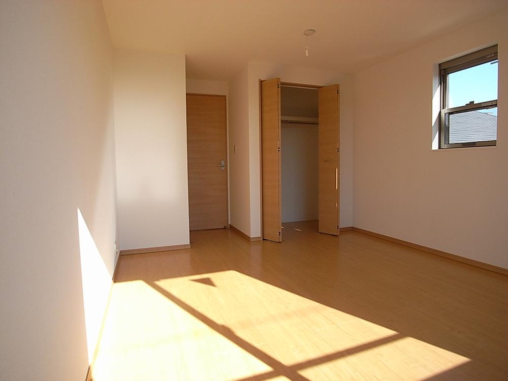 Non-living room. Sunlight will plug to the back of the room.