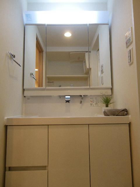 Wash basin, toilet