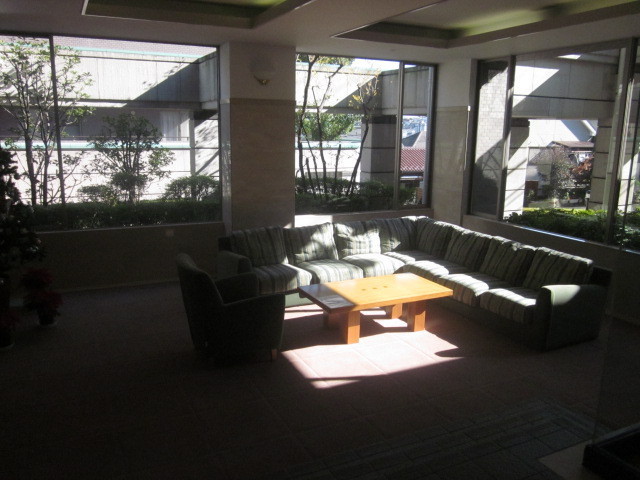 Entrance. Communal area