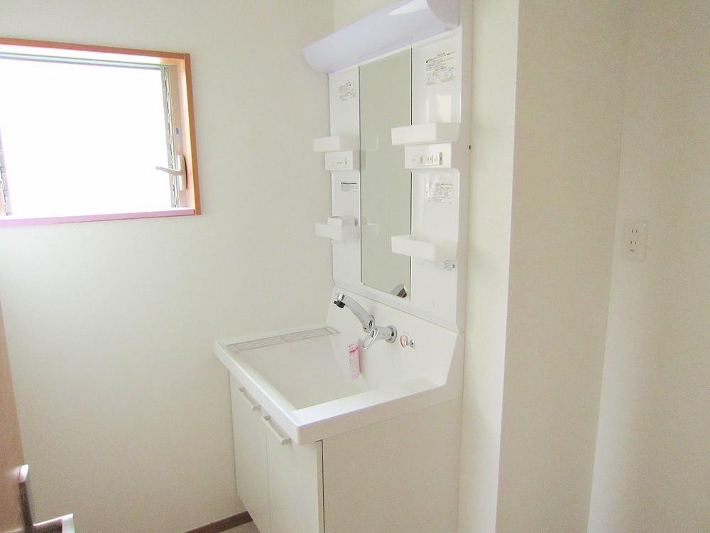 Wash basin, toilet. Same specifications ・ Bathroom vanity
