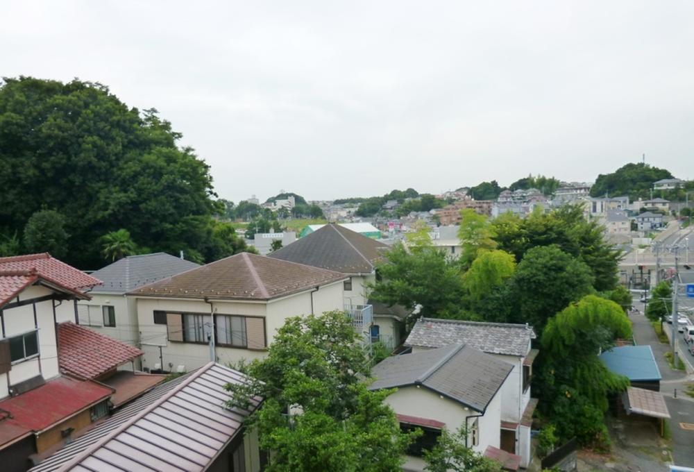 View photos from the dwelling unit. View from the site (August 2013) Shooting