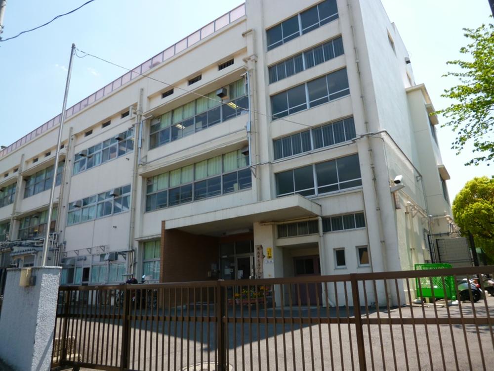 Primary school. 482m to Yokohama Municipal Kusaka Elementary School