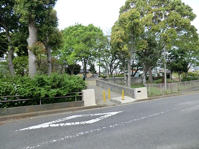 park. 100m to Shimonagaya Yagi second park