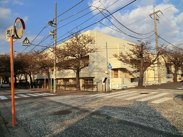 Primary school. 1080m to Yokohama Municipal Minamidai Elementary School