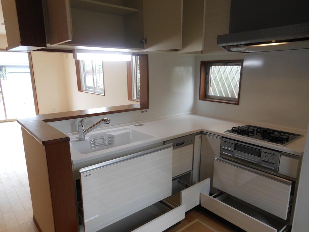 Kitchen. Indoor (10 May 2013) Shooting