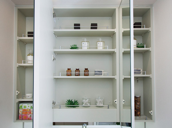 Bathing-wash room.  [Three-sided mirror back storage] Providing a shelf in the three-sided mirror back, Such as skin care and hair care products has been consideration to be able to organize clutter.