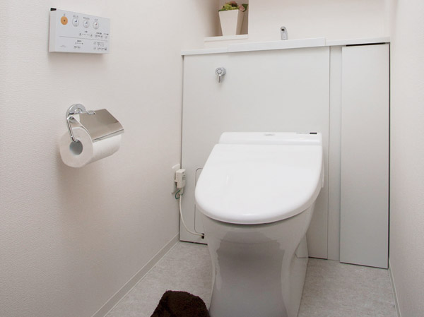 Bathing-wash room.  [Cabinet toilet] Clean design that hid behind the toilet bowl in the cabinet. It is easy to clean.