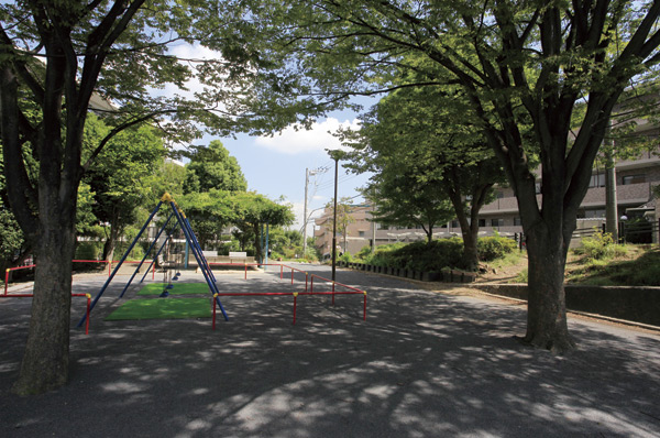 Other. "Rice cake Isaka park" (8-minute walk / About 580m)