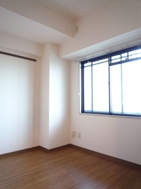 Living and room. It can also be used the north side of the room! Available! 