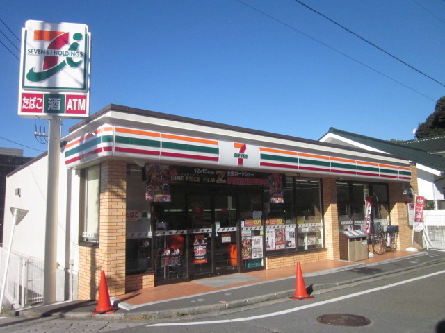 Convenience store. 822m to Seven-Eleven (convenience store)