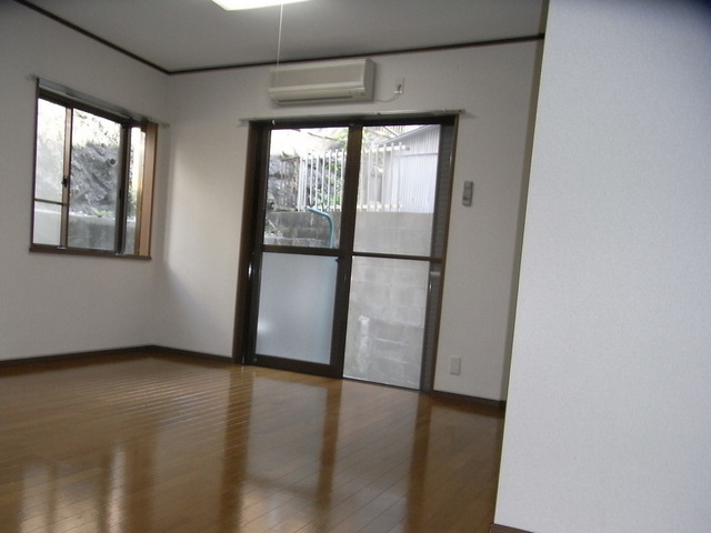 Living and room. 1 Kaikaku room, Two-sided lighting