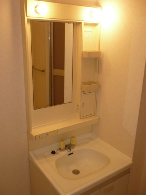 Washroom. Easy-to-use vanity