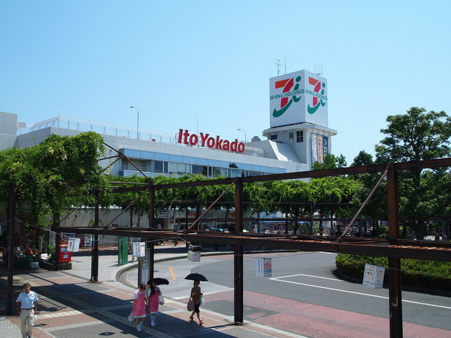 Supermarket. Ito-Yokado to (super) 113m