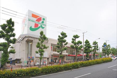 Supermarket. Since the 650m front of the station to Ito-Yokado is also such as "Ito-Yokado," "Olympic", "Peacock store" shopping facility has been enhanced.