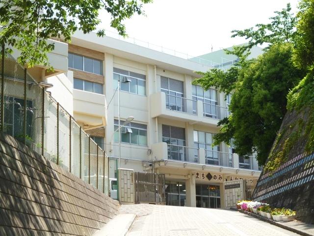Primary school. 490m to phase Takeyama Elementary School