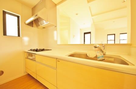 Kitchen. Indoor (12 May 2013) Shooting, Kitchen space with a feeling of opening.