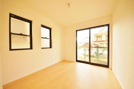 Non-living room. Indoor (12 May 2013) Shooting, It goes out to the garden from the first floor of the Western-style.