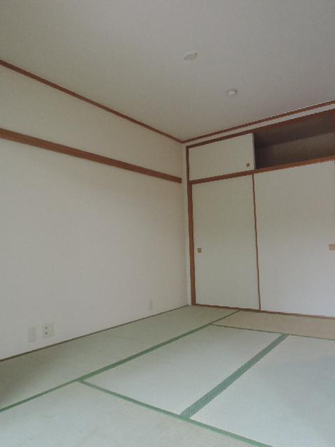 Non-living room. 6 tatami Armoire ・ With upper closet