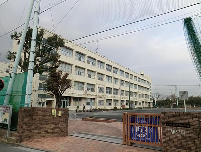 Primary school. 900m to Yokohama Municipal Higiriyama Elementary School