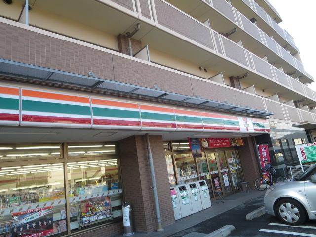 Convenience store. 300m to Seven-Eleven