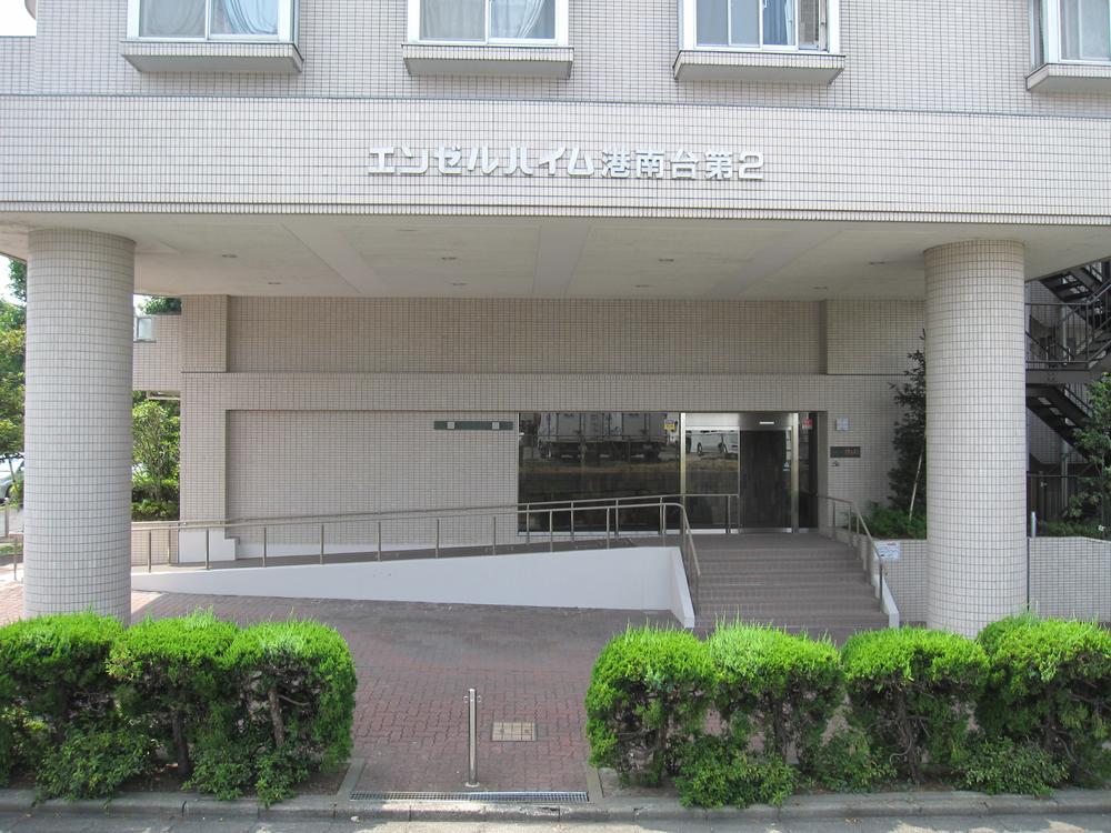 Entrance. Common areas