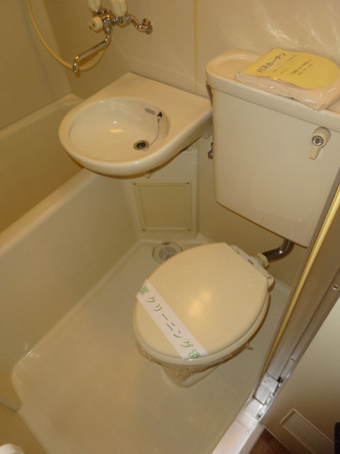 Toilet. 3-point unit