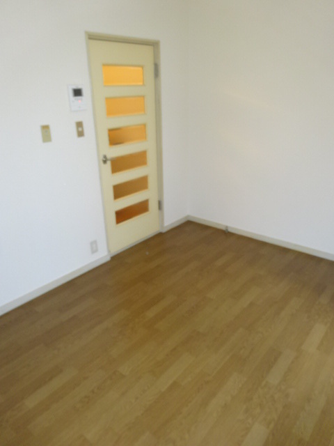 Other room space. Flooring