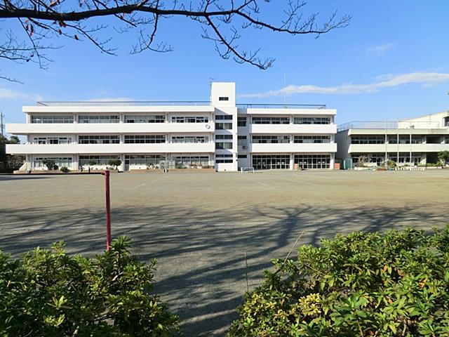 Primary school. Konandai to the third elementary school is close to 500m Konandai third elementary school!  It is safe and the elementary school is close