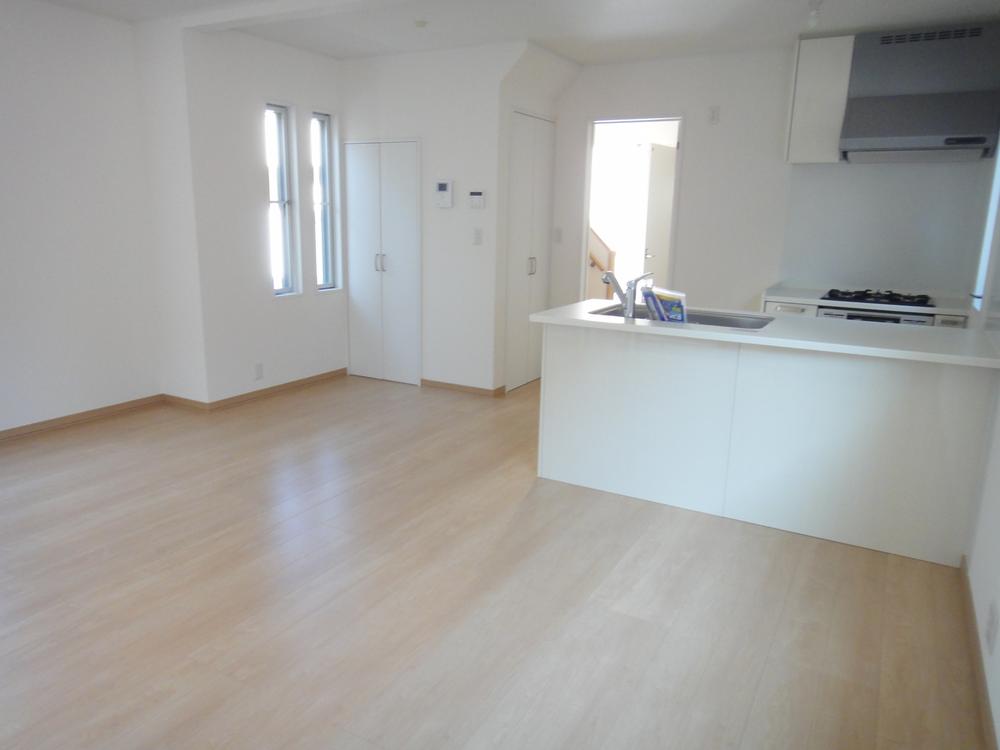 Same specifications photos (living). Sold dwelling unit ・ living