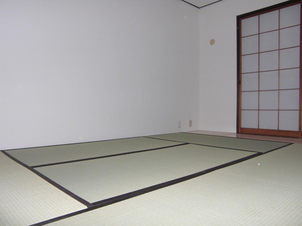 Non-living room. A serene Japanese-style