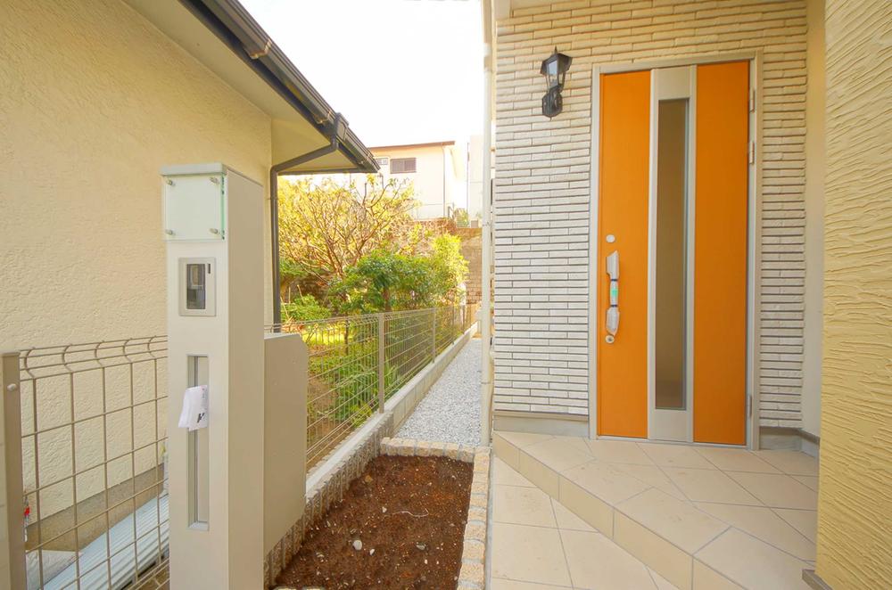 Entrance. Local (11 May 2013) Shooting, The approach to the entrance.