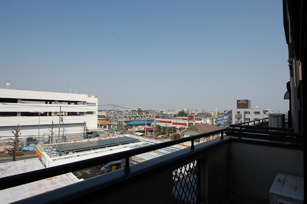 View photos from the dwelling unit. Is the view from the living room. There are very airy. 