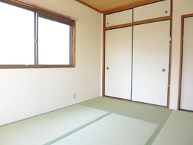 Living and room. Southeast ・ Bright Japanese-style room in the two-sided lighting