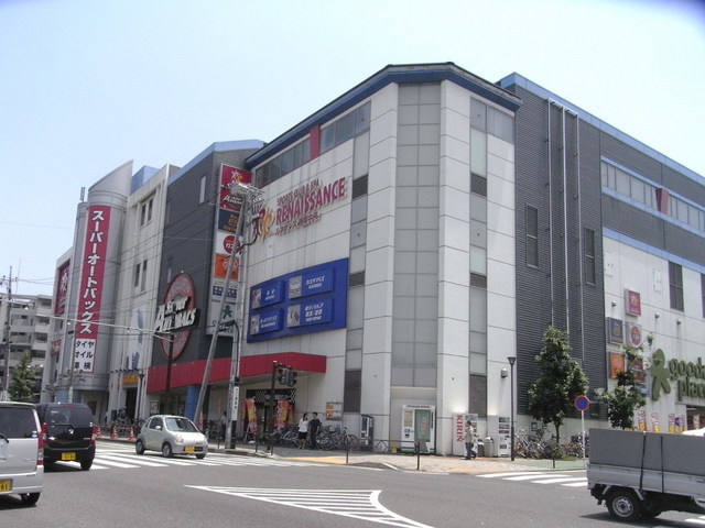 Shopping centre. Goody 1000m until the Place (shopping center)