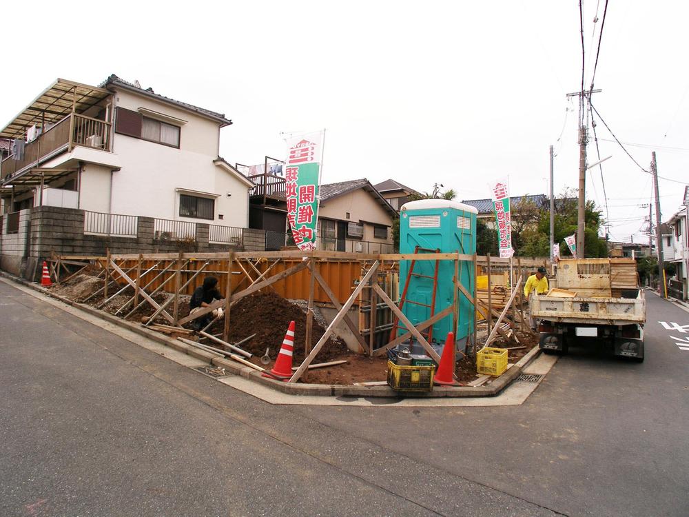 Local photos, including front road. Calm residential area of, Complaint without the southeast corner location is attractive!