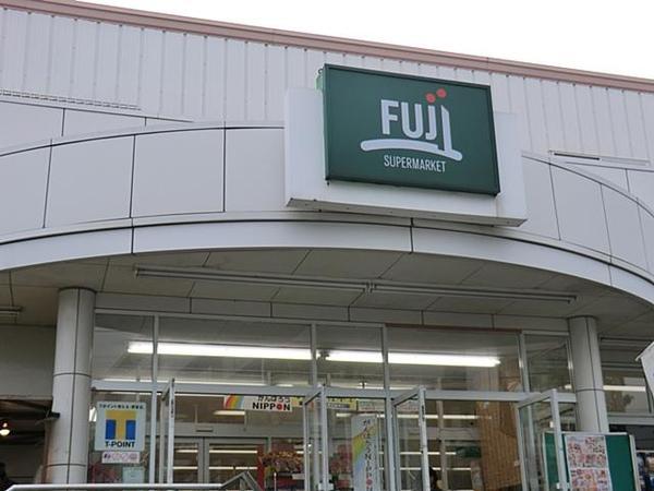 Supermarket. Fuji to Nova shop 174m