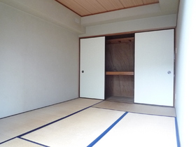 Other Equipment. 6 Pledge Japanese-style room there is a closet