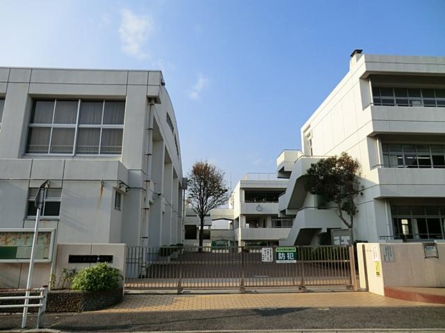 Junior high school. 550m to Yokohama Municipal Higashinagaya junior high school