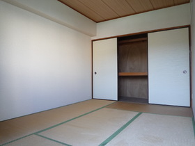 Other Equipment. 6 Pledge Japanese-style room there is a bright closet in the south