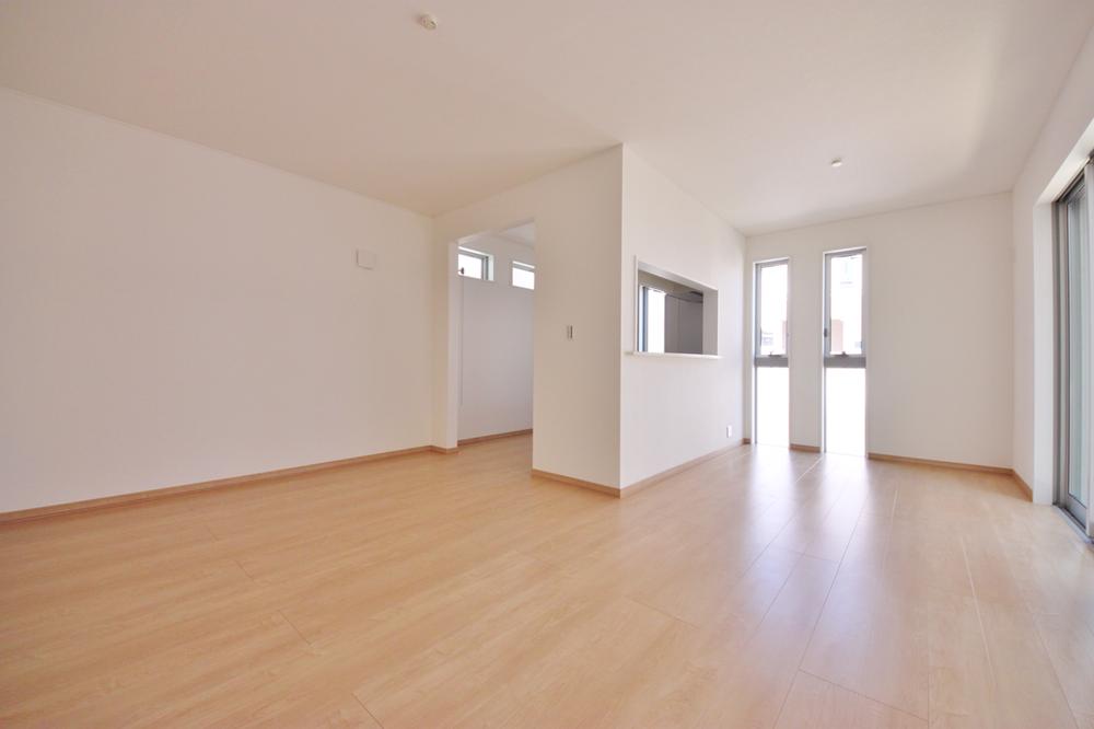 Same specifications photos (living). Same specifications