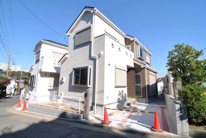 Local appearance photo. Local (11 May 2013) Shooting